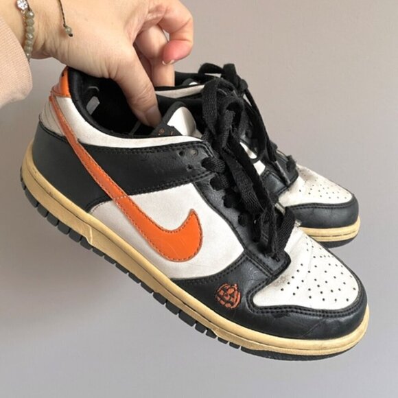 Nike Dunk Low GS Jack-O-Latern Halloween - Youth's 5 / Women's 6-6.5US (2007) - Picture 2 of 12